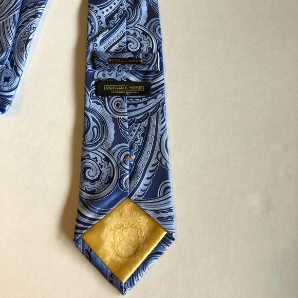 DONALD J. TRUMP Signature Collection, All Silk Tie, Ready To Wear - Picture 4 of 8